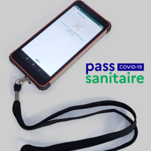 Lecteur-de-contrôle-des-pass-sanitaires-grande-autonomie